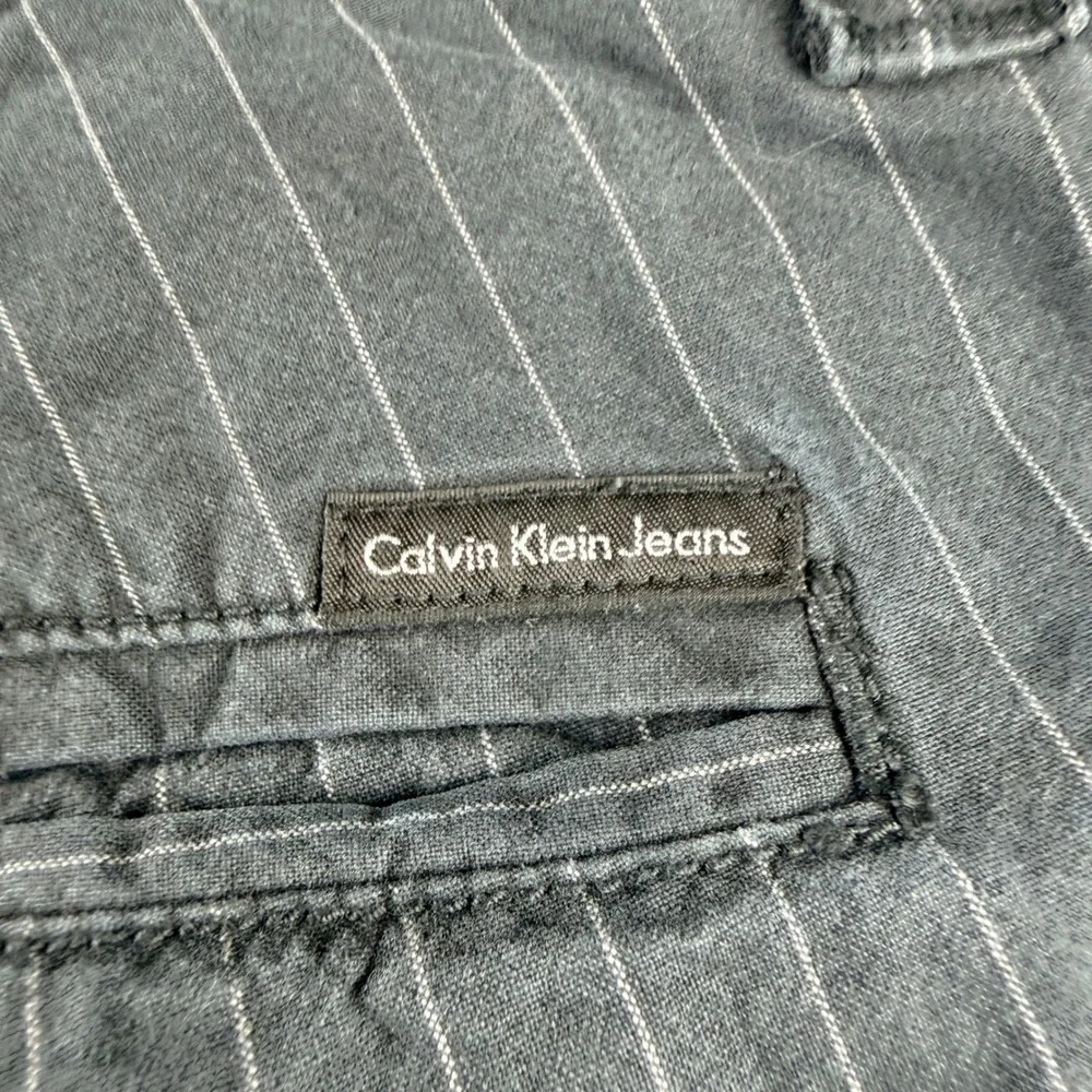 Calvin Klein Jeans Men's‎ Gray Pinstripe Flat Front Casual Chino Shorts Size 32